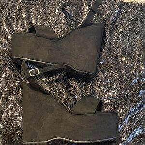 Hot Tomato Black Platform Sandals